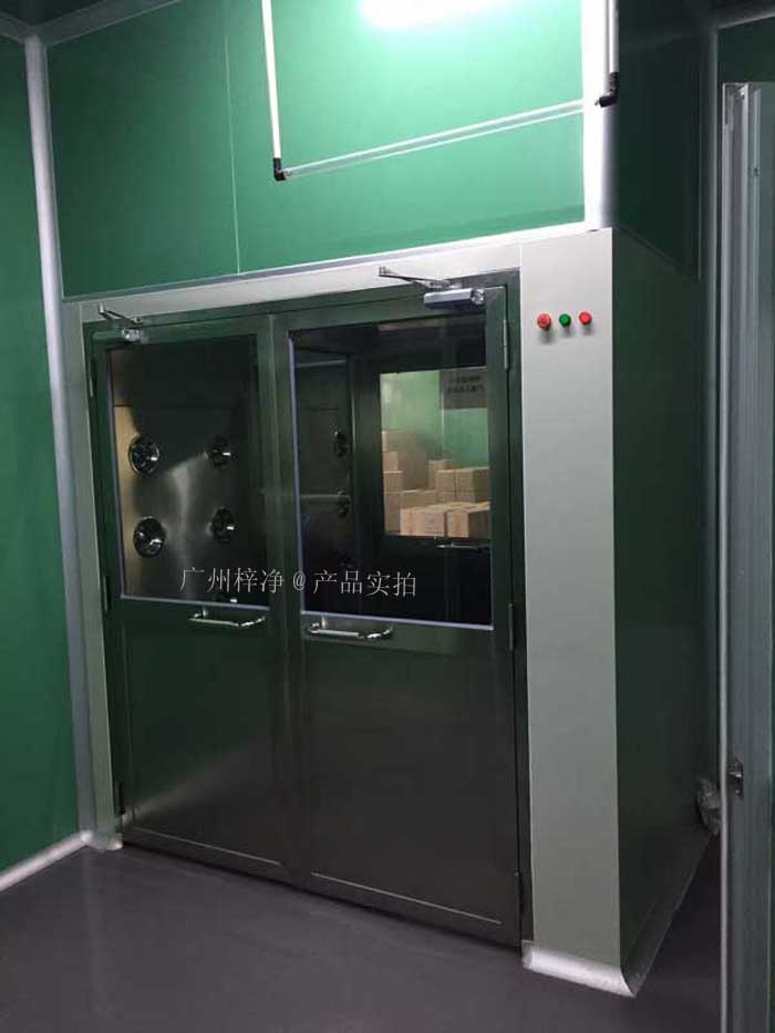 風淋室（又名空氣浴塵室、風淋房、風淋門、空氣吹淋室、AIR SHOWER，風淋設備，風淋機之類）