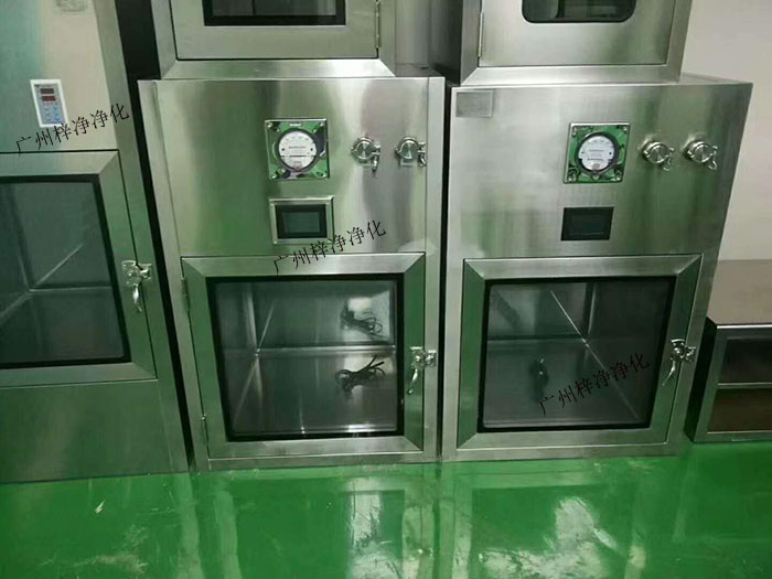 層流傳遞窗適用于需要隔離不同潔凈度級(jí)別的房間，如潔凈室與普通房間之間的連接、不同潔凈度級(jí)別潔凈室之間的連接等。